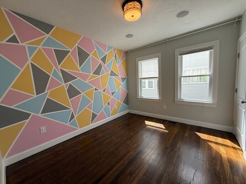 Building Photo - 210 Cedar St