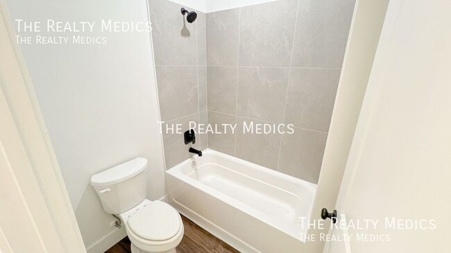 Building Photo - 905 Toluca St SE