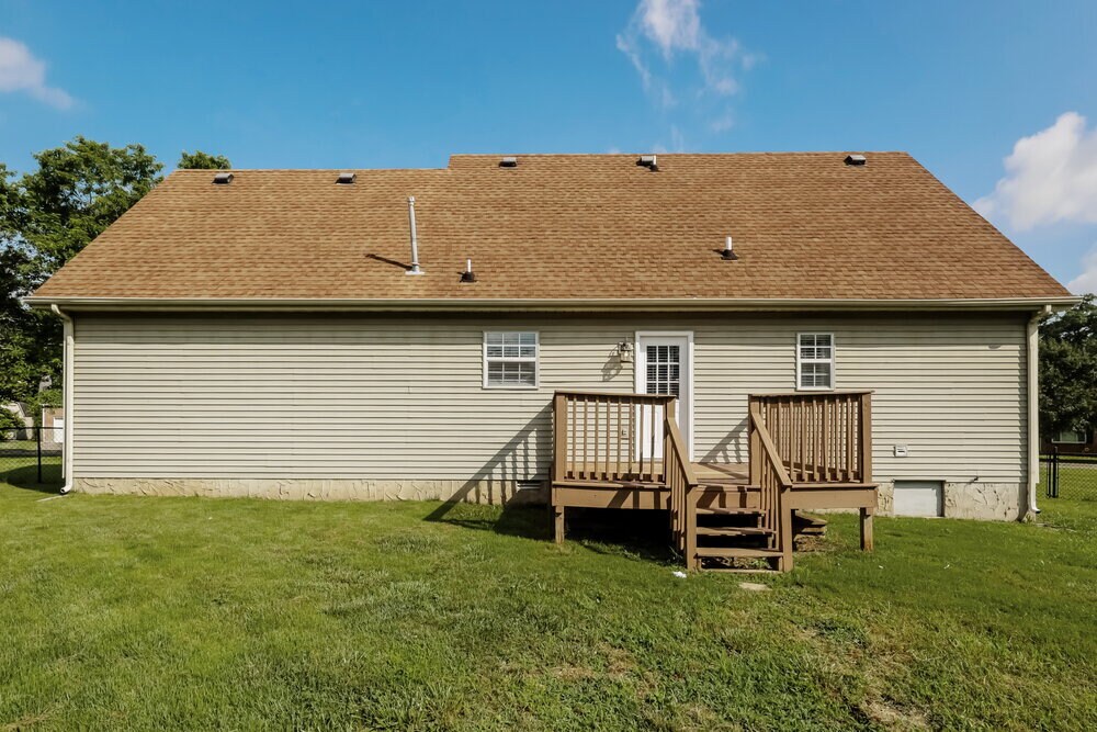 Building Photo - 405 Shamrock Dr