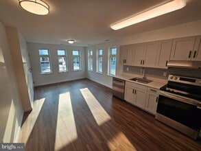 Building Photo - 200 Hamilton Ave