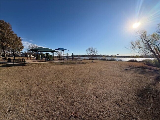 Building Photo - 1307 Lakeside Loop