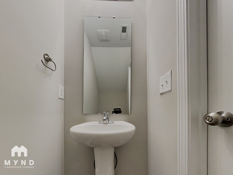 Building Photo - 153 McKinnon Ave NE