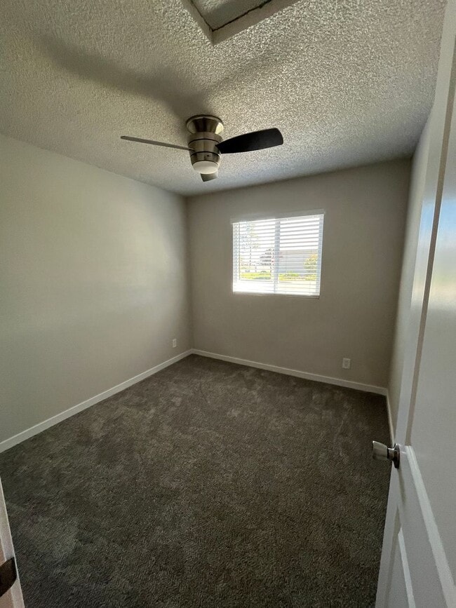 Building Photo - Remodeled cozy home in North Redding!