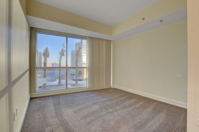 Building Photo - Sky 607-Stunning 2Bd/2Ba Residence