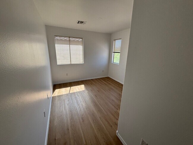 Building Photo - Charming 3-Bedroom Home with Modern Comfor...