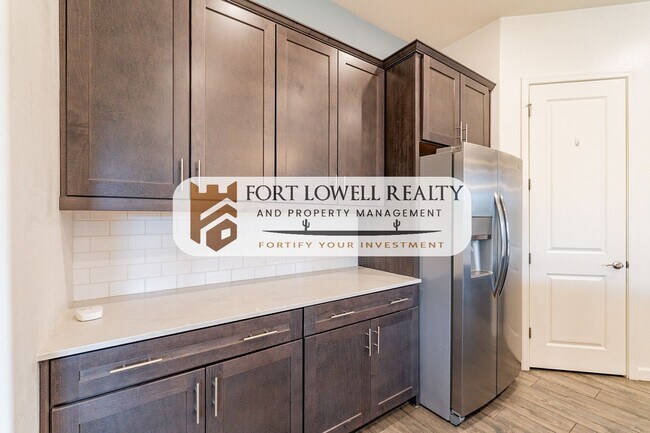 Building Photo - 3 Bedroom, 2 Bath Home near South Mountain!!