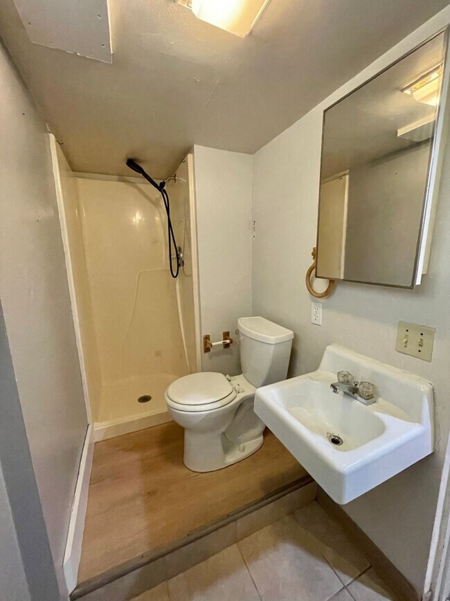 Building Photo - 2022 9th Ave