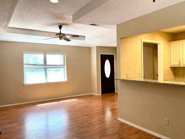 Building Photo - 2 Bedrooms 1.5 Bath 1/2 Duplex For Lease in Frisco