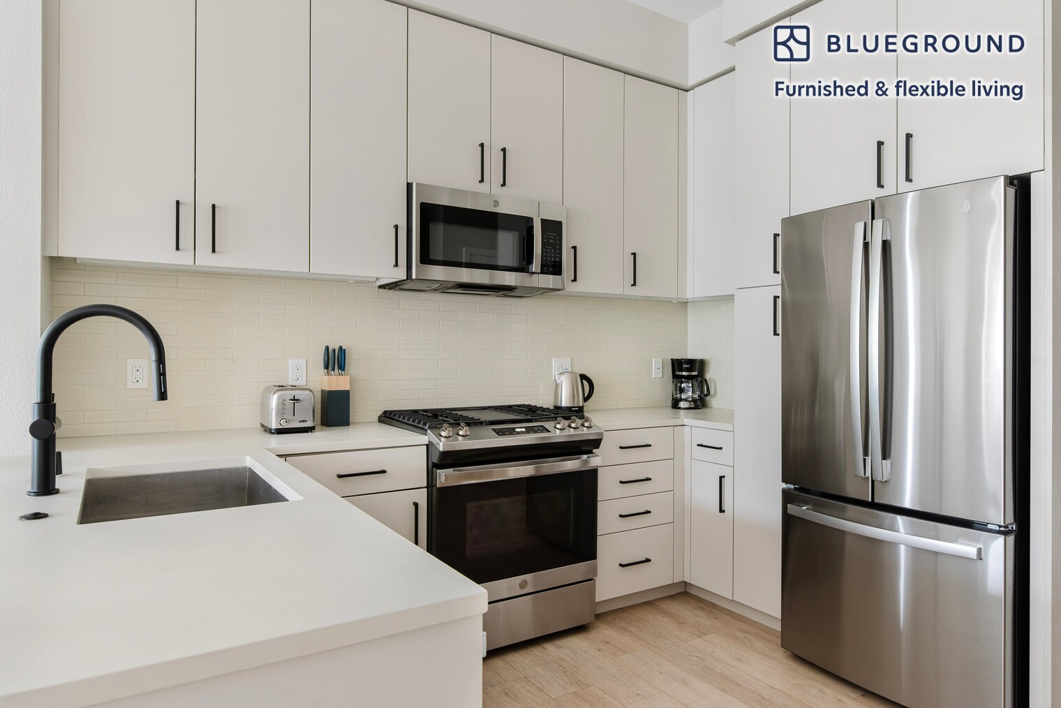 Building Photo - 555 E Evelyn Ave