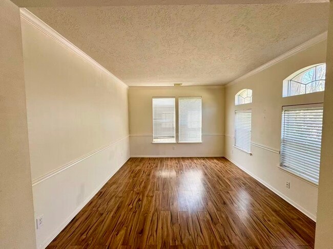 Building Photo - 2439 Shelby Park Dr