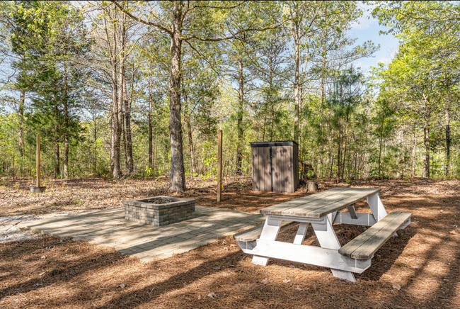 Building Photo - Gorgeous 5 Bedroom Home with First Floor I...