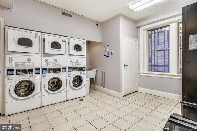 Building Photo - 1401 Columbia Rd NW