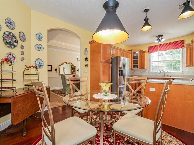 Building Photo - 5873 Pine Ridge Cir