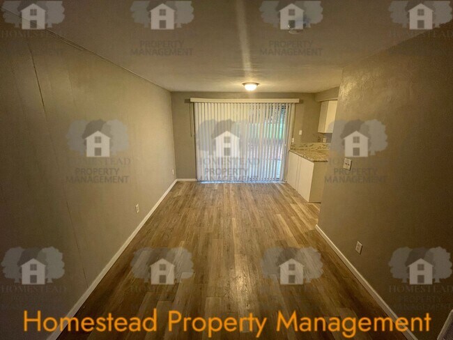 Building Photo - 661