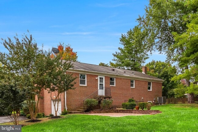 Building Photo - 43594 Hay Rd