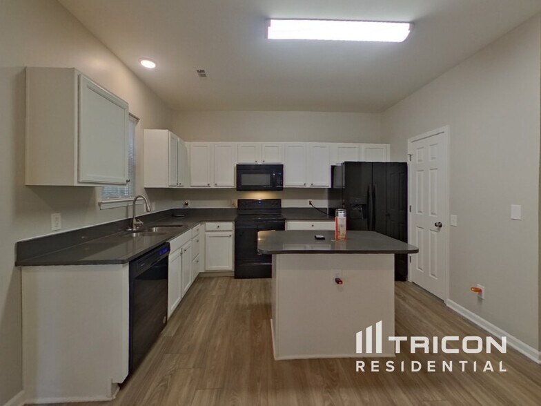 Building Photo - 5322 Peachwood Dr