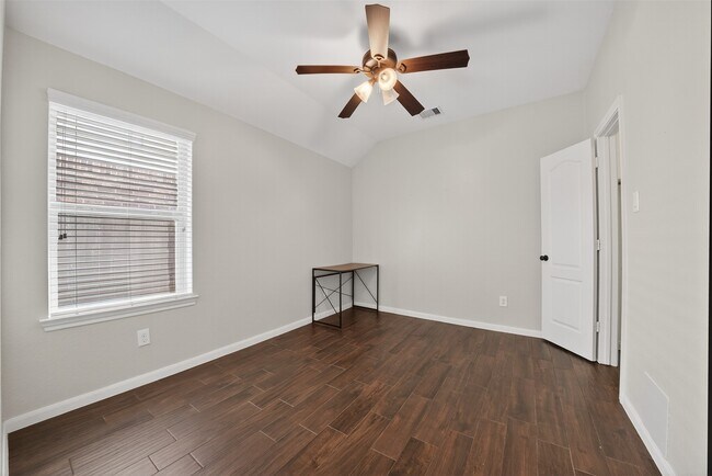 Building Photo - 8922 Pinenut Dr