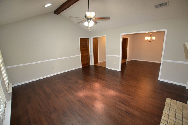 Building Photo - Zachary School District! 3 bedroom, 2 bath home in coveted Marita Terrace Subdivision