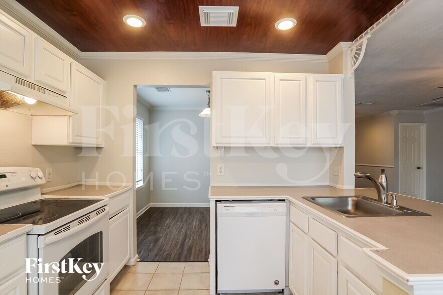 Building Photo - 23015 Banquo Dr
