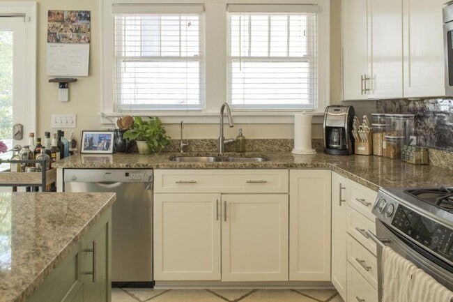 Building Photo - 801 Durant Pl NE