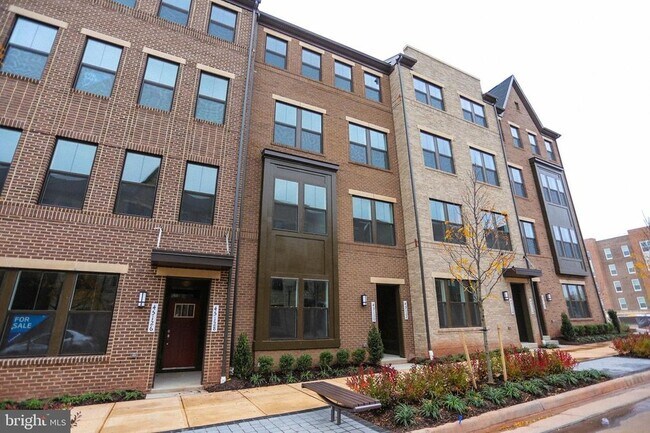 Primary Photo - 45132 Kincora Dr