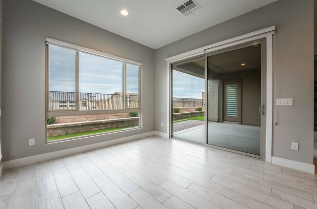 Building Photo - Stunning 3 Bedroom One Story home in Summe...