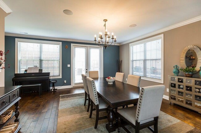 Building Photo - Beautiful corner-lot townhome in the heart of Beaumont Park