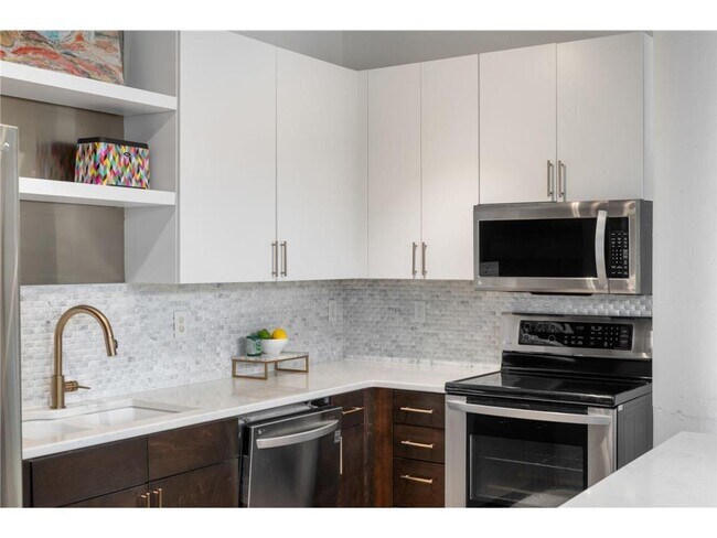 Building Photo - 618 N Washington Ave