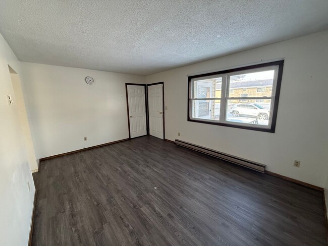 Building Photo - 422-428 8th Ave NE