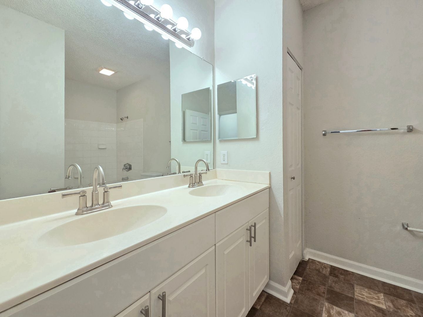 Building Photo - 1323 Arbor Lakes Cir