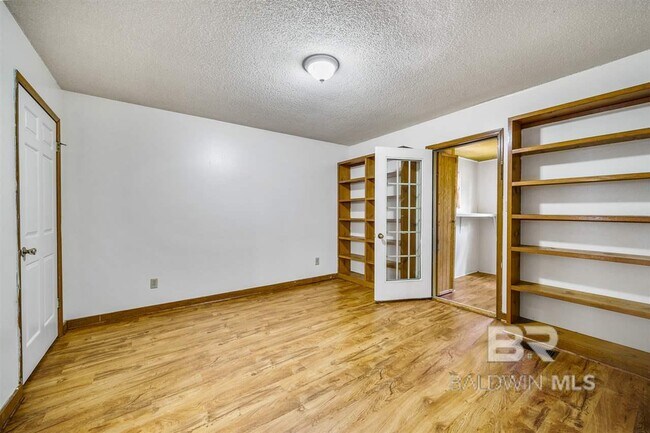 Building Photo - 500 Pomelo St