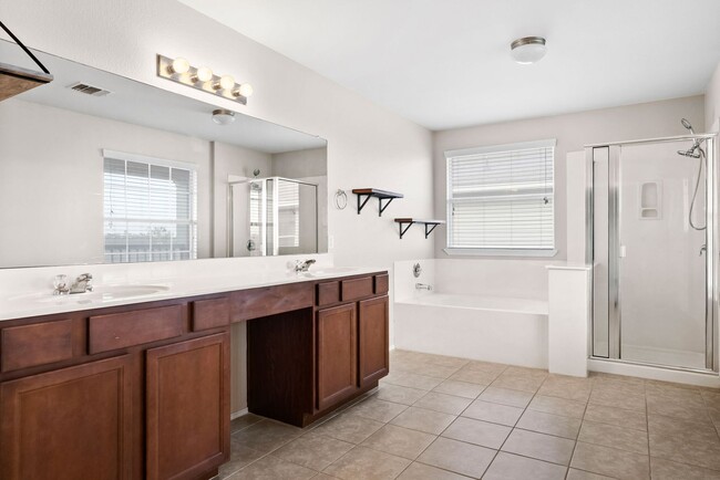 Building Photo - 10219 Orion Dr