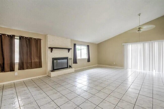 Building Photo - 23119 Naples Dr