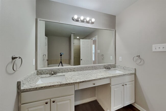 Building Photo - 16716 Foursquare Dr