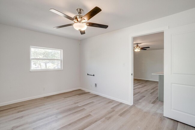 Building Photo - Remodeled 3 Bed, 1 Bath Home in Morningsid...