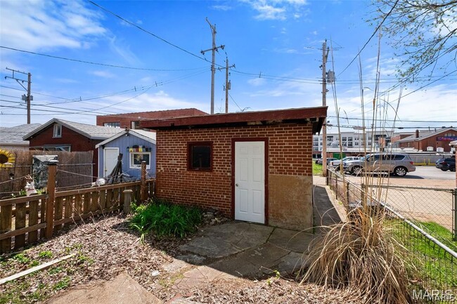 Building Photo - 4936 Shaw Ave