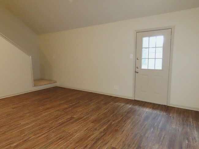 Building Photo - Remodeled in 2024! Gorgeous 3 Bdrm., 2 Bath Duplex in Whitehouse ISD!