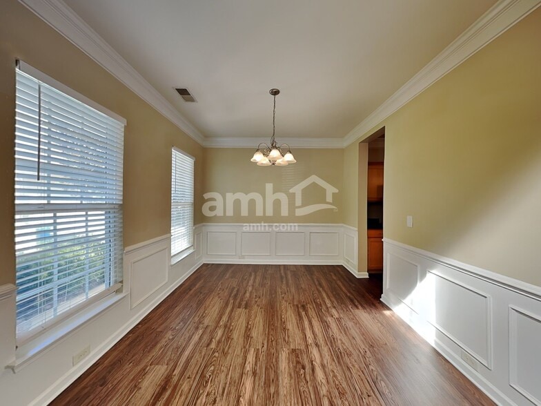 Building Photo - 7217 Winding Cedar Trl