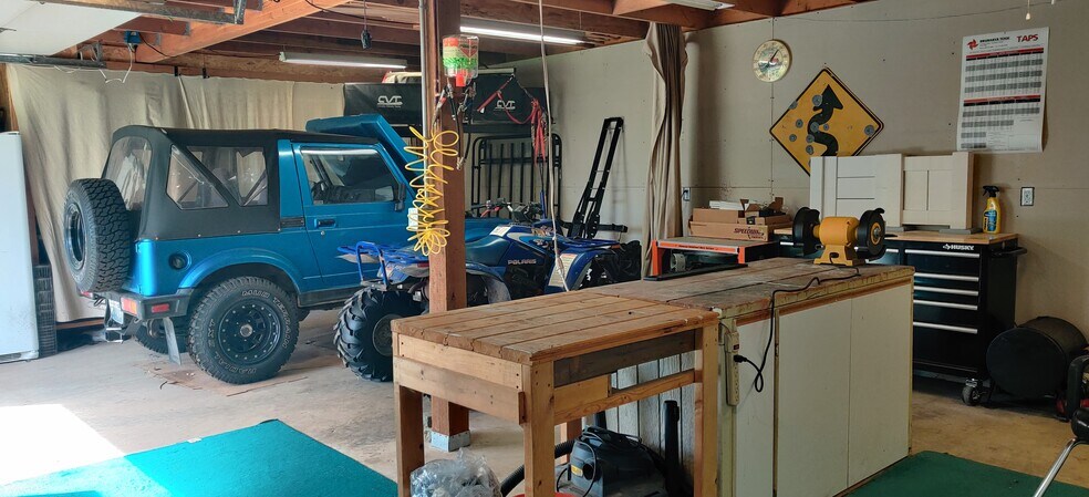 Building Photo - 822 CC St