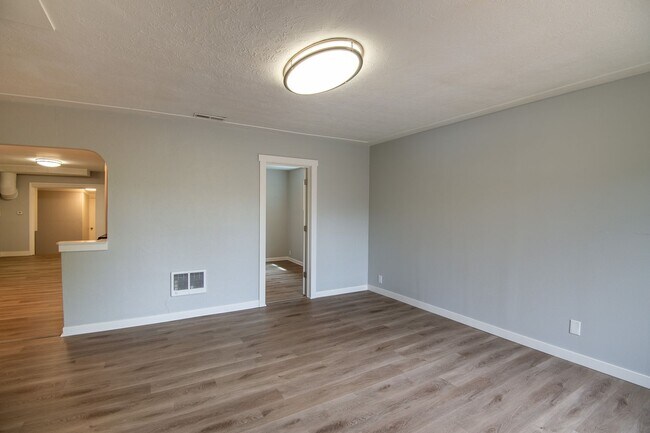 Building Photo - VPM2949D-3