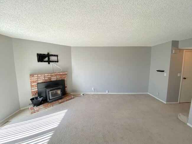 Building Photo - 3 Bedroom Townhouse North Reno - 2 Car Att...