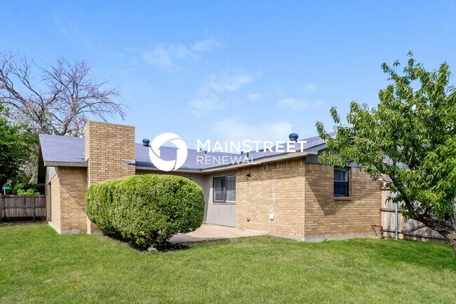 Building Photo - 4 Bedroom Pet-Friendly Home in Dallas, TX with Main Street Renewal