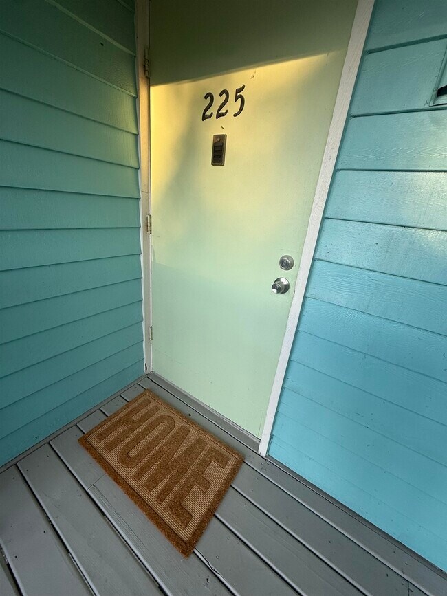 Building Photo - 650 W Pope Rd