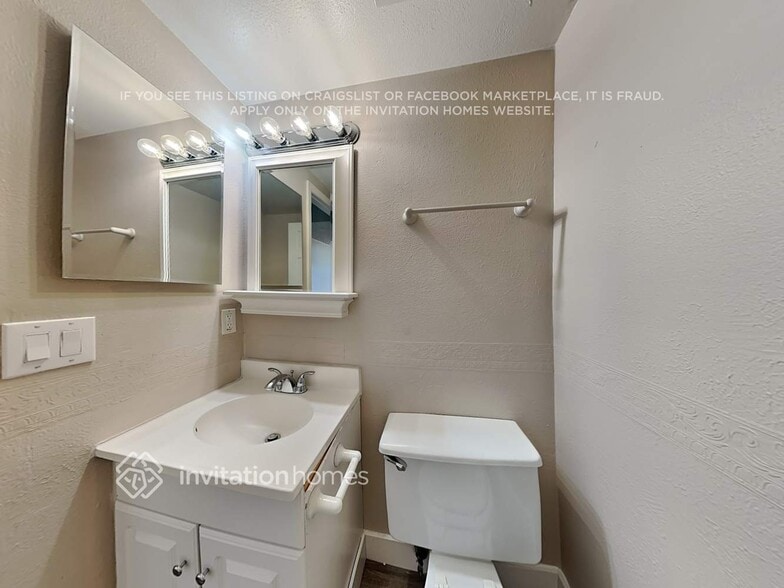 Building Photo - 4946 E 109th Ct