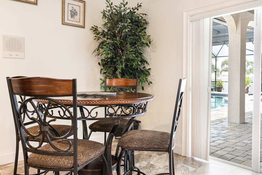 Building Photo - 842 Miramar Ct