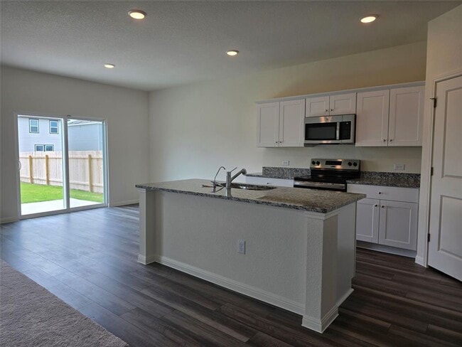 Building Photo - 145 Blazilmar Ln