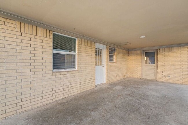 Building Photo - 911 S 10th St