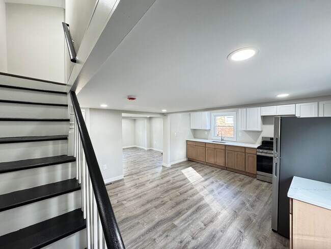 Building Photo - BRAND NEW RENOVATION! Modern 3BR Single Fa...