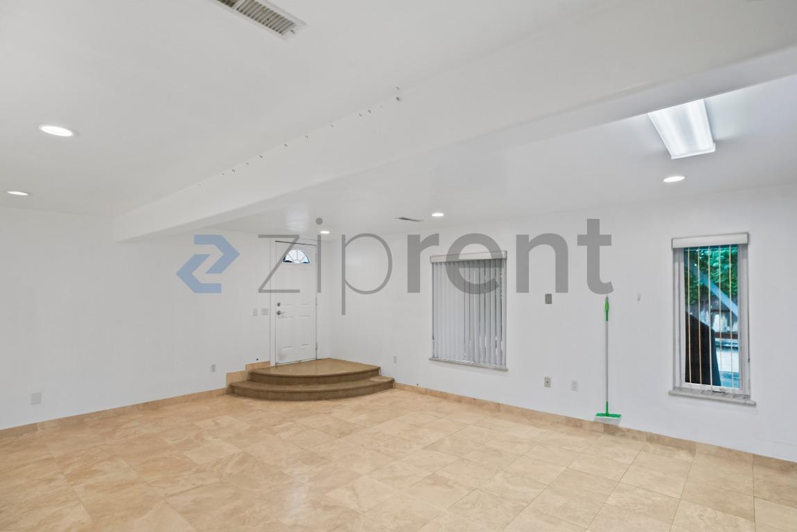 Building Photo - 9627 Alcosta Blvd