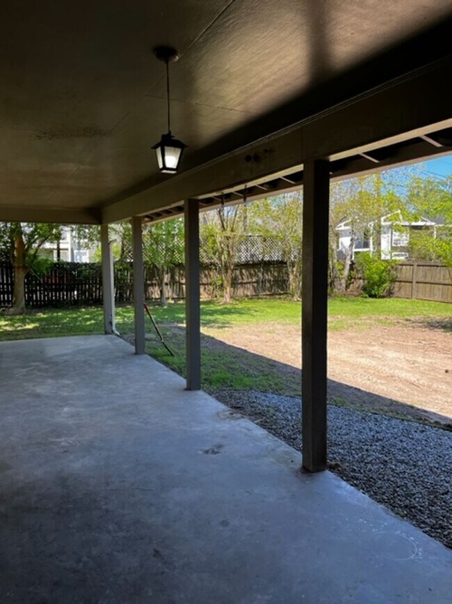 Building Photo - 755 Burgin Ave